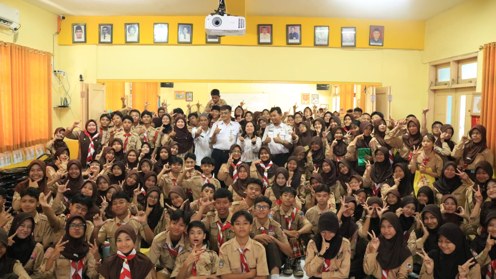 Roadshow Workshop Membaca Di SMP Negeri 172 Jakarta